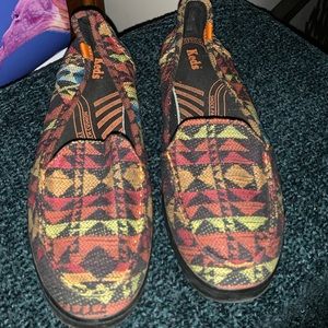💞 5/$35 Keds slip on with Aztec pattern